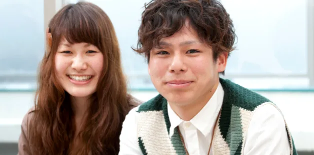 打ち合わせを終えて話している2人